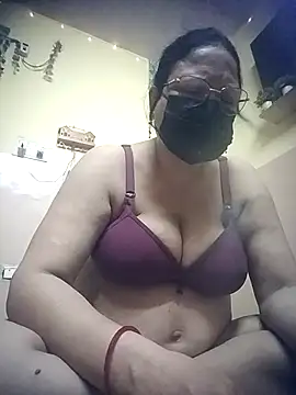 Snapshot of thehotlady chatting on 07-22-26, 03:52 thehotlady online show from 07-22-26, 03:52