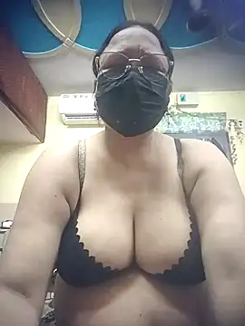 Snapshot of thehotlady chatting on 07-25-26, 08:55 thehotlady online show from 07-25-26, 08:55