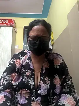 Snapshot of thehotlady chatting on 04-29-26, 03:11 thehotlady online show from 04-29-26, 03:11