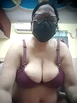 Snapshot of thehotlady chatting on 06-02-26, 03:34 thehotlady online show from 06-02-26, 03:34