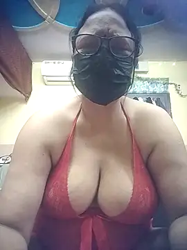 Snapshot of thehotlady chatting on 06-06-26, 03:12 thehotlady online show from 06-06-26, 03:12
