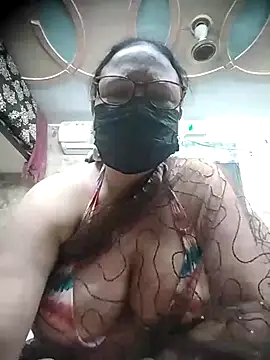 Snapshot of thehotlady chatting on 10-03-25, 05:42 thehotlady online show from 10-03-25, 05:42