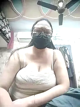 Snapshot of thehotlady chatting on 09-23-25, 06:48 thehotlady online show from 09-23-25, 06:48