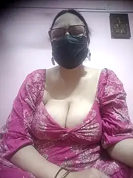 Snapshot of thehotlady chatting on 10-08-25, 05:53 thehotlady online show from 10-08-25, 05:53
