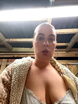 Snapshot of curvymilf2000 chatting on 10-30-25, 07:55 curvymilf2000 online show from 10-30-25, 07:55