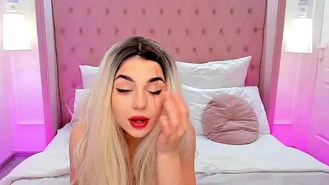 Snapshot of HelenTiny chatting on 10-31-25, 01:41 HelenTiny online show from 10-31-25, 01:41