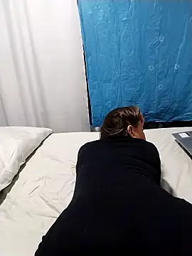 LaraCaliente online show from 04-14-26, 02:05