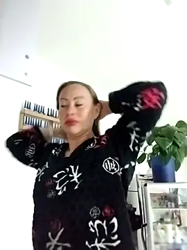 LaraCaliente online show from 10-04-25, 08:27