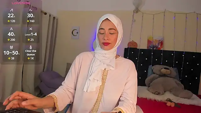 ShanaJamil online show from 04-23-26, 12:11