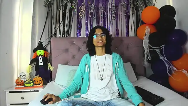 EthanBlackwoodd online show from 10-29-25, 09:03