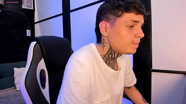 Declan-Fox online show from 10-04-25, 01:12