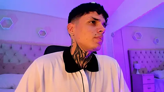 Declan-Fox online show from 10-18-25, 04:47