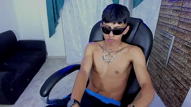 Snapshot of Axeel_Boy chatting on 09-17-25, 04:25 Axeel Boy online show from 09-17-25, 04:25