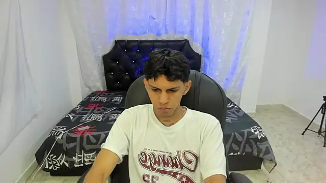 Snapshot of Axeel_Boy chatting on 10-23-25, 11:53 Axeel Boy online show from 10-23-25, 11:53