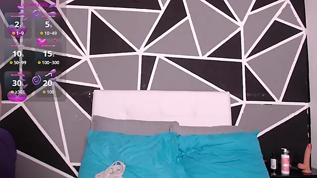 Snapshot of Victoriaa_Zans chatting on 10-14-25, 01:56 Victoriaa Zans online show from 10-14-25, 01:56