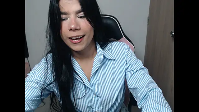 Snapshot of MayaScott11 chatting on 06-18-26, 10:15 MayaScott11 online show from 06-18-26, 10:15