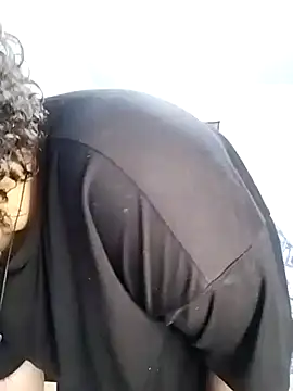 Julie wallace online show from 11-05-25, 07:06