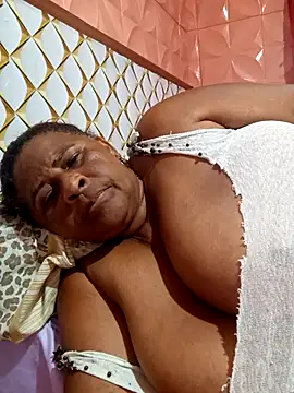 Snapshot of Rosabela04 chatting on 10-17-25, 03:47 Rosabela04 online show from 10-17-25, 03:47