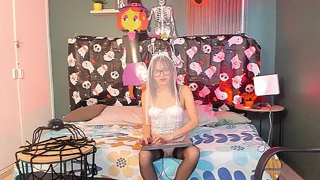 Lilithmuller  online show from 10-02-25, 12:08