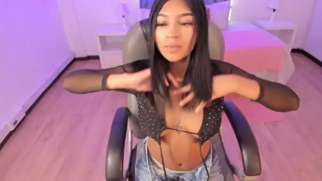 Snapshot of Sofia_collen_ chatting on 01-15-26, 08:01 Sofia collen online show from 01-15-26, 08:01