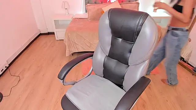 Snapshot of Sofia_collen_ chatting on 10-23-25, 07:23 Sofia collen online show from 10-23-25, 07:23