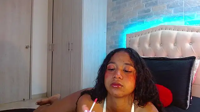Snapshot of oliviarichard_ chatting on 10-06-25, 08:31 oliviarichard online show from 10-06-25, 08:31