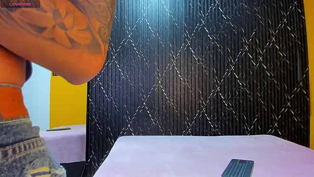 Snapshot of Miss_Ariaa chatting on 10-07-25, 11:44 Miss Ariaa online show from 10-07-25, 11:44