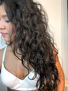 Lyria Diamond online show from 10-23-25, 03:38