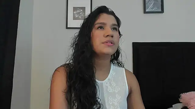 Lyria Diamond online show from 10-29-25, 01:48