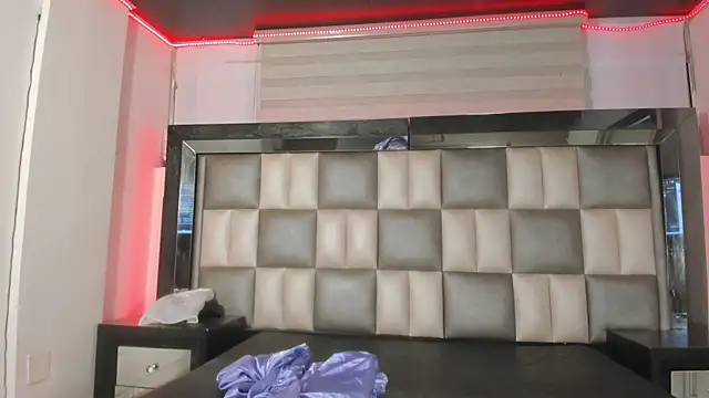 abbiecollins js online show from 11-11-25, 03:23