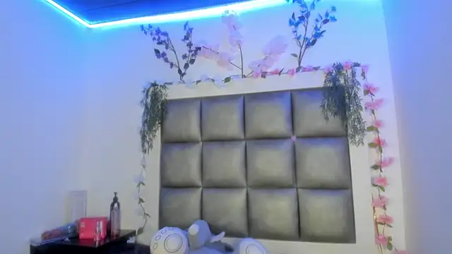abbiecollins js online show from 06-25-26, 03:37