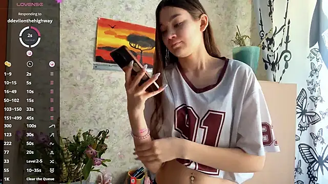 Snapshot of Cuteviola chatting on 04-23-26, 01:01 Cuteviola online show from 04-23-26, 01:01
