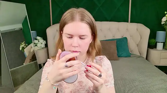 Snapshot of Alida_Brice chatting on 04-24-26, 05:42 Alida Brice online show from 04-24-26, 05:42