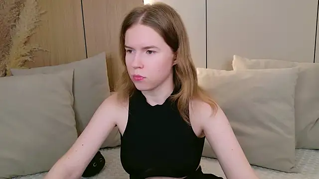 Snapshot of Alida_Brice chatting on 07-19-26, 05:27 Alida Brice online show from 07-19-26, 05:27