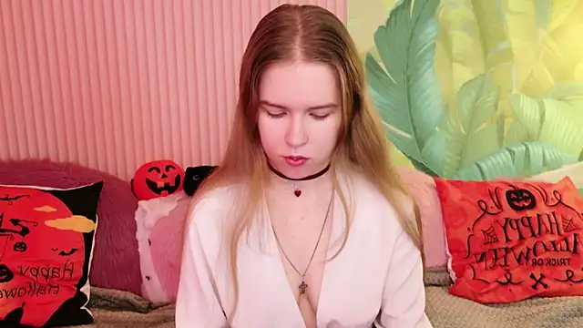 Alida Brice online show from 10-31-25, 05:37