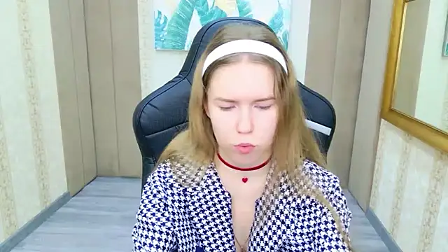 Alida Brice online show from 11-17-25, 06:17