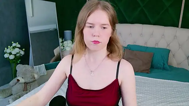 Snapshot of Alida_Brice chatting on 05-19-26, 04:03 Alida Brice online show from 05-19-26, 04:03