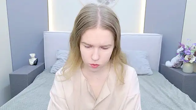 Snapshot of Alida_Brice chatting on 05-12-26, 05:26 Alida Brice online show from 05-12-26, 05:26