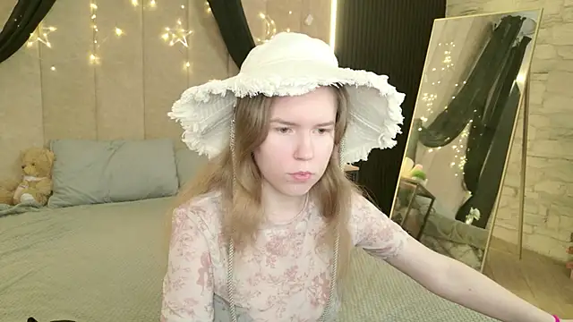 Snapshot of Alida_Brice chatting on 05-07-26, 05:33 Alida Brice online show from 05-07-26, 05:33