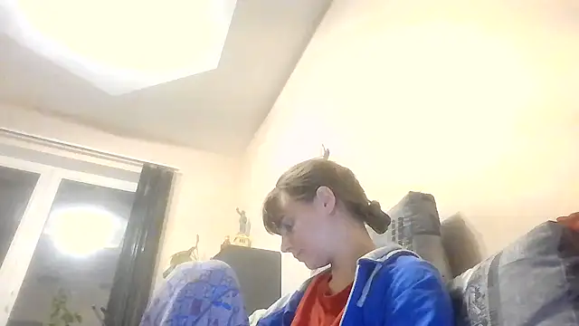 Snapshot of Loriven chatting on 11-01-25, 07:52 Loriven online show from 11-01-25, 07:52
