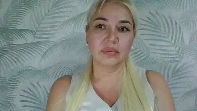Snapshot of Thirieli chatting on 10-14-25, 05:57 Thirieli online show from 10-14-25, 05:57