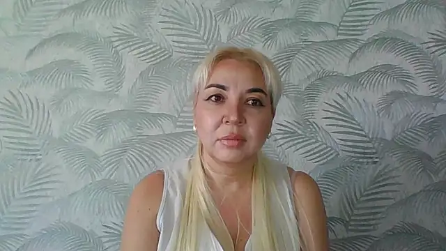 Snapshot of Thirieli chatting on 10-16-25, 10:23 Thirieli online show from 10-16-25, 10:23