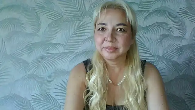 Snapshot of Thirieli chatting on 10-21-25, 12:26 Thirieli online show from 10-21-25, 12:26