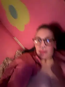 Snapshot of eggsma666 chatting on 01-12-26, 12:01 eggsma666 online show from 01-12-26, 12:01