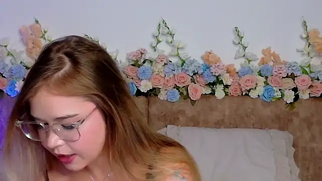 Lilith Bonheur online show from 03-24-26, 02:17