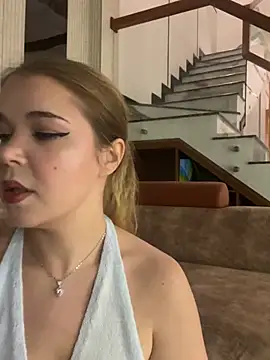 Lilith Bonheur online show from 03-28-26, 08:10