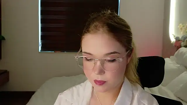 Lilith Bonheur online show from 04-10-26, 09:38