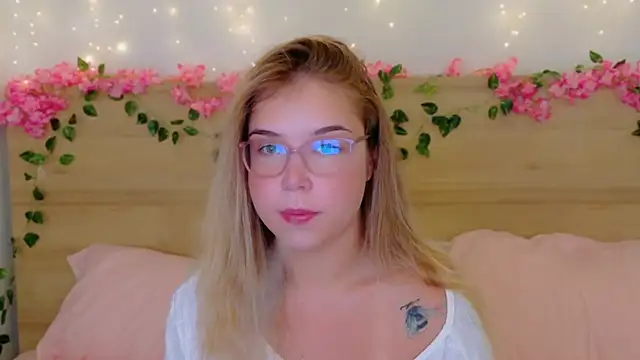 Lilith Bonheur online show from 11-20-25, 10:09