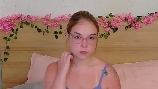 Snapshot of Lilith_Bonheur chatting on 10-07-25, 10:00 Lilith Bonheur online show from 10-07-25, 10:00