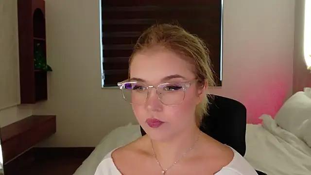 Lilith Bonheur online show from 04-08-26, 11:06